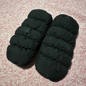 The North Face Montana Puffer Mittens. Medium.
